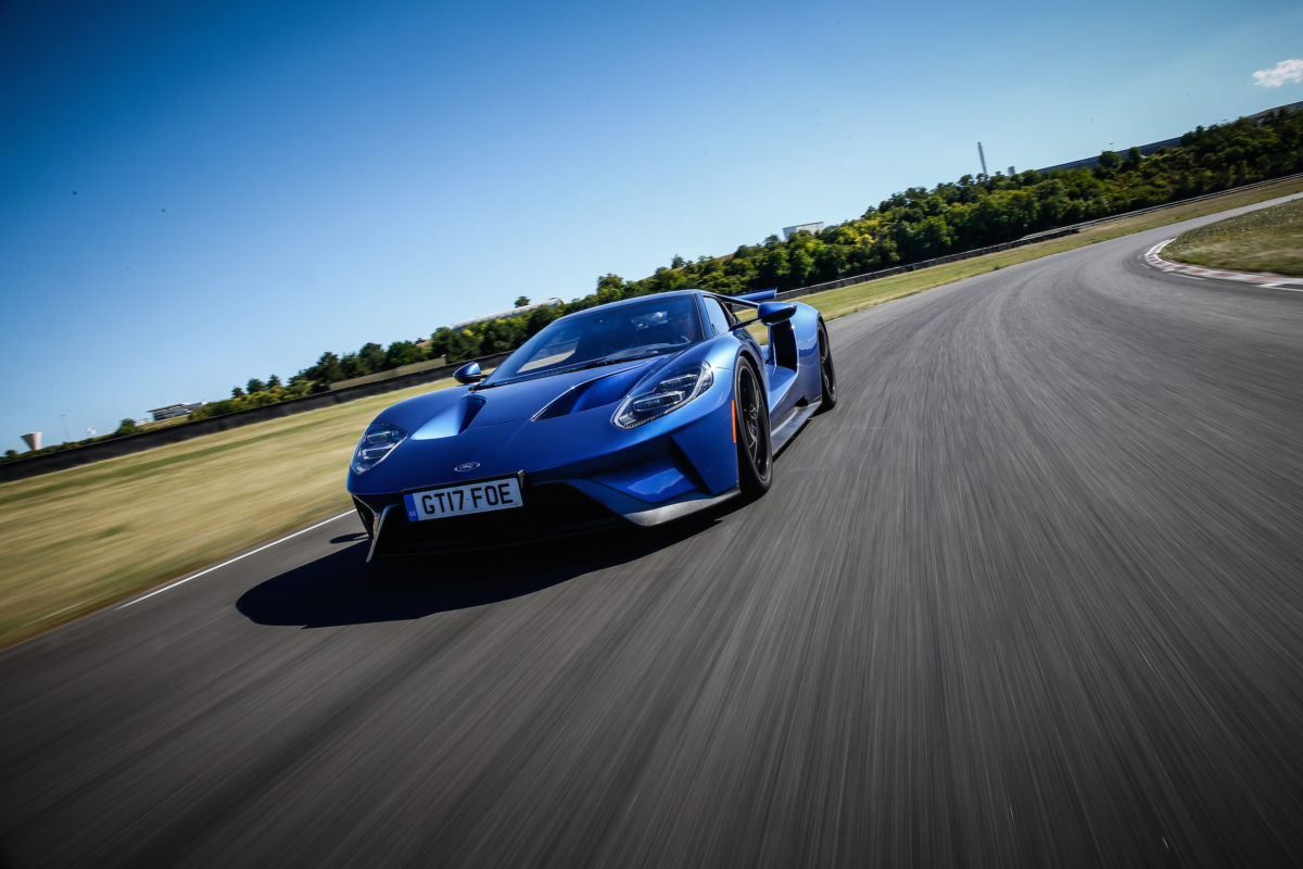 GT-Blue Action©Ford-8